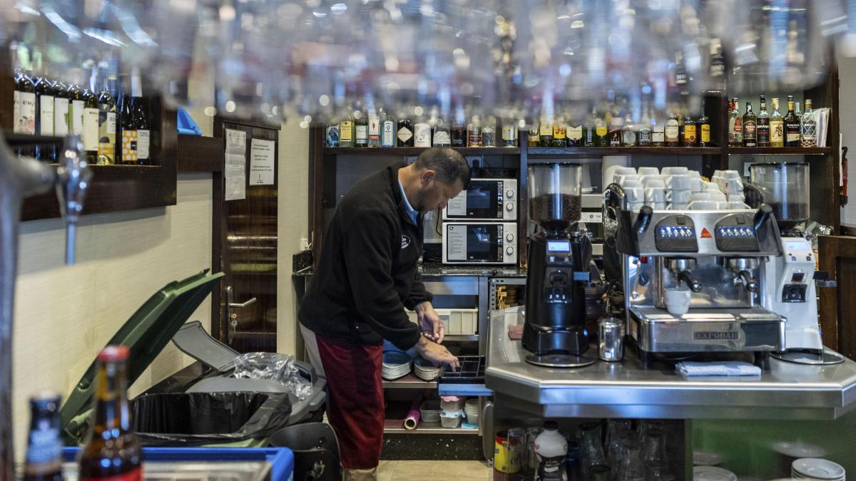 Los impuestos suben más que el salario real en España, según la OCDE