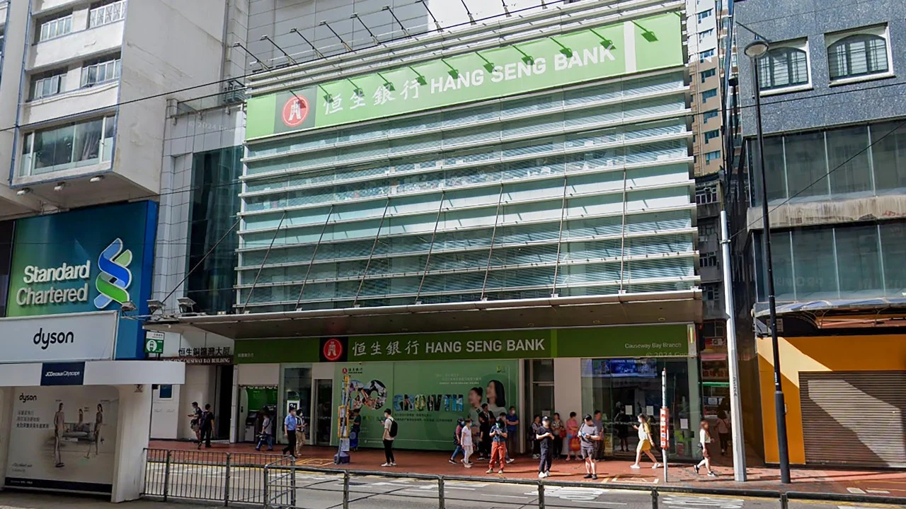 Hong Kong police intercept man after attempted armed bank robbery in Causeway Bay