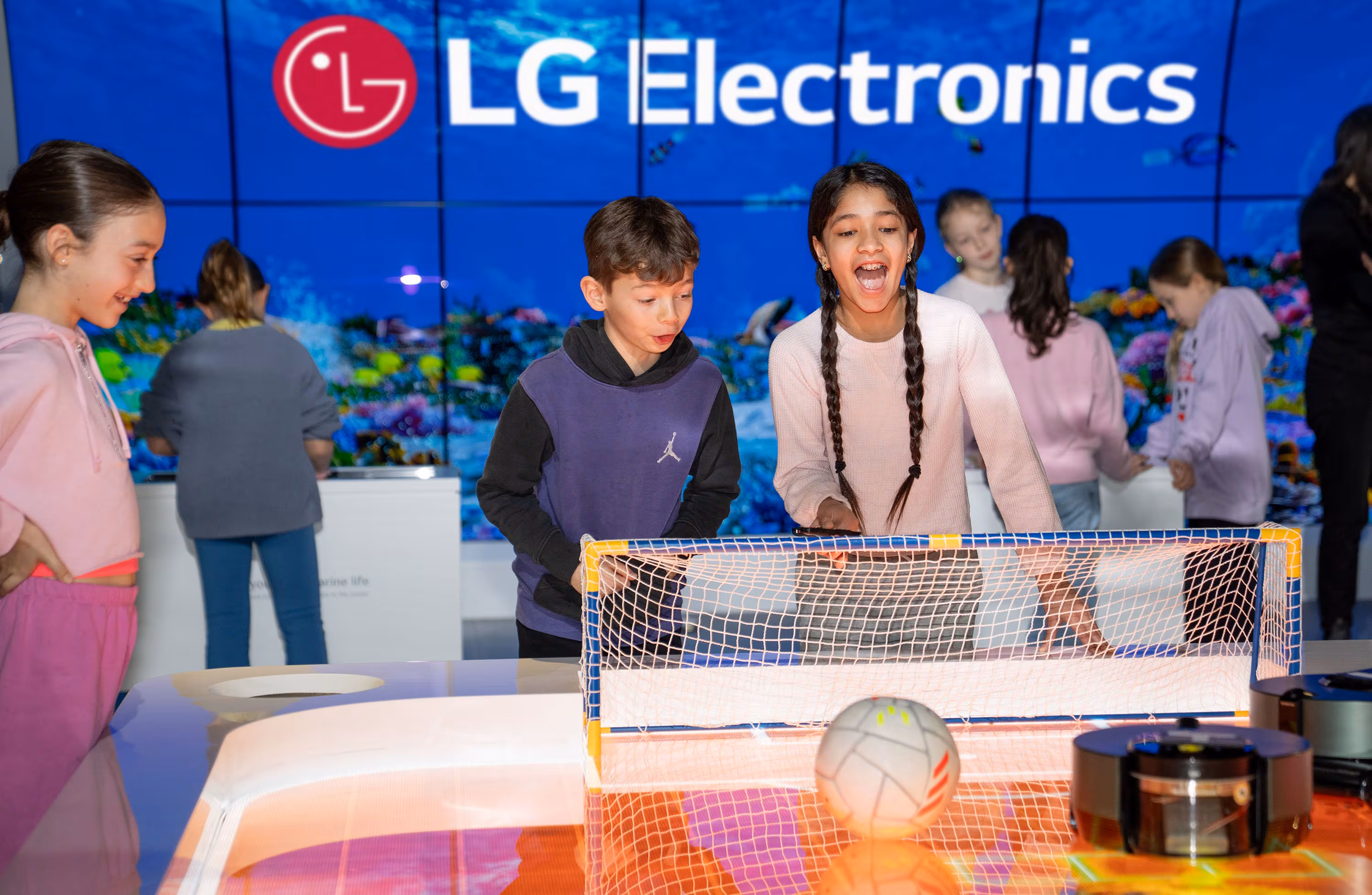 “AI는 인프라”… LG전자, 가전 선방 속 로봇·데이터센터로 성장 모색