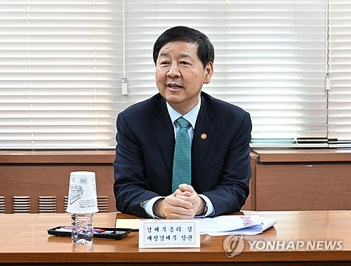 Finance chief calls for biz sector innovation to sustain economic growth