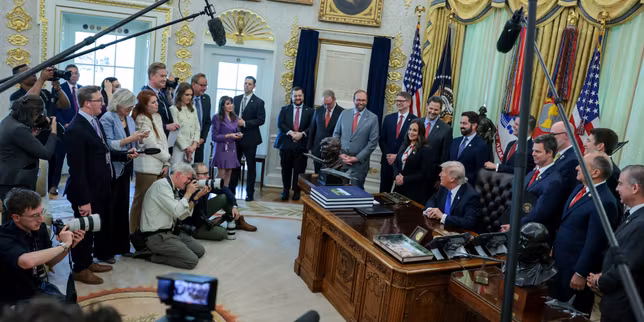 Donald Trump annonce vouloir relever à 25 %, dès « la semaine prochaine », les droits de douane sur les véhicules européens