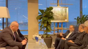 Ministro do Irã vai à Rússia e Trump diz “nos chame” para negociar