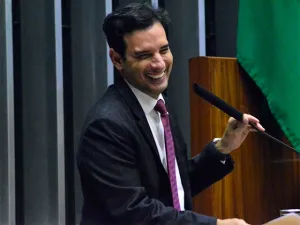 Leo Prates: quem é o deputado escolhido para relatar a PEC na Câmara