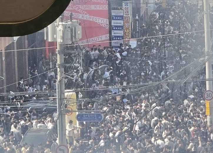 [속보]성수동 포켓몬 행사, 인파에 긴급 중단…“거리 안보일 정도”