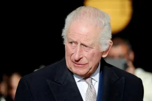 Rei Charles III chega a Washington em meio à crise entre EUA e Reino Unido