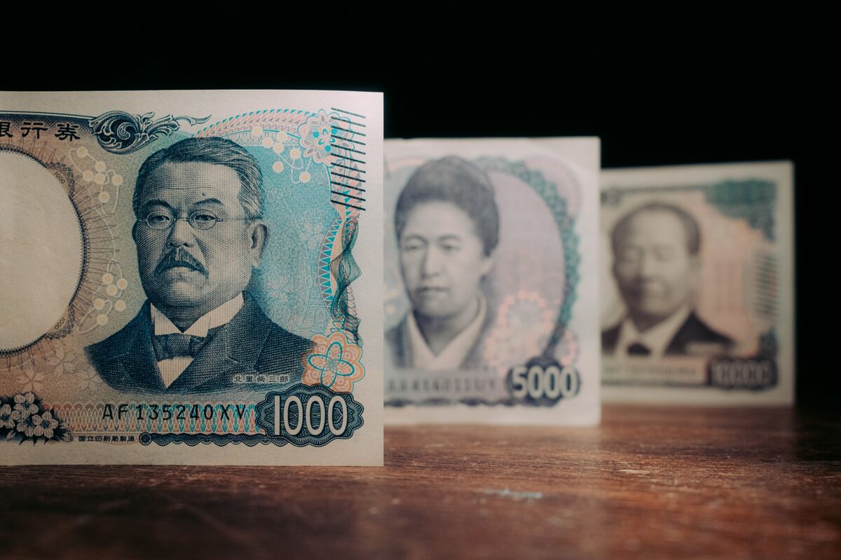 Yen Falls Below 160 Per Dollar, Raising Intervention Risks
