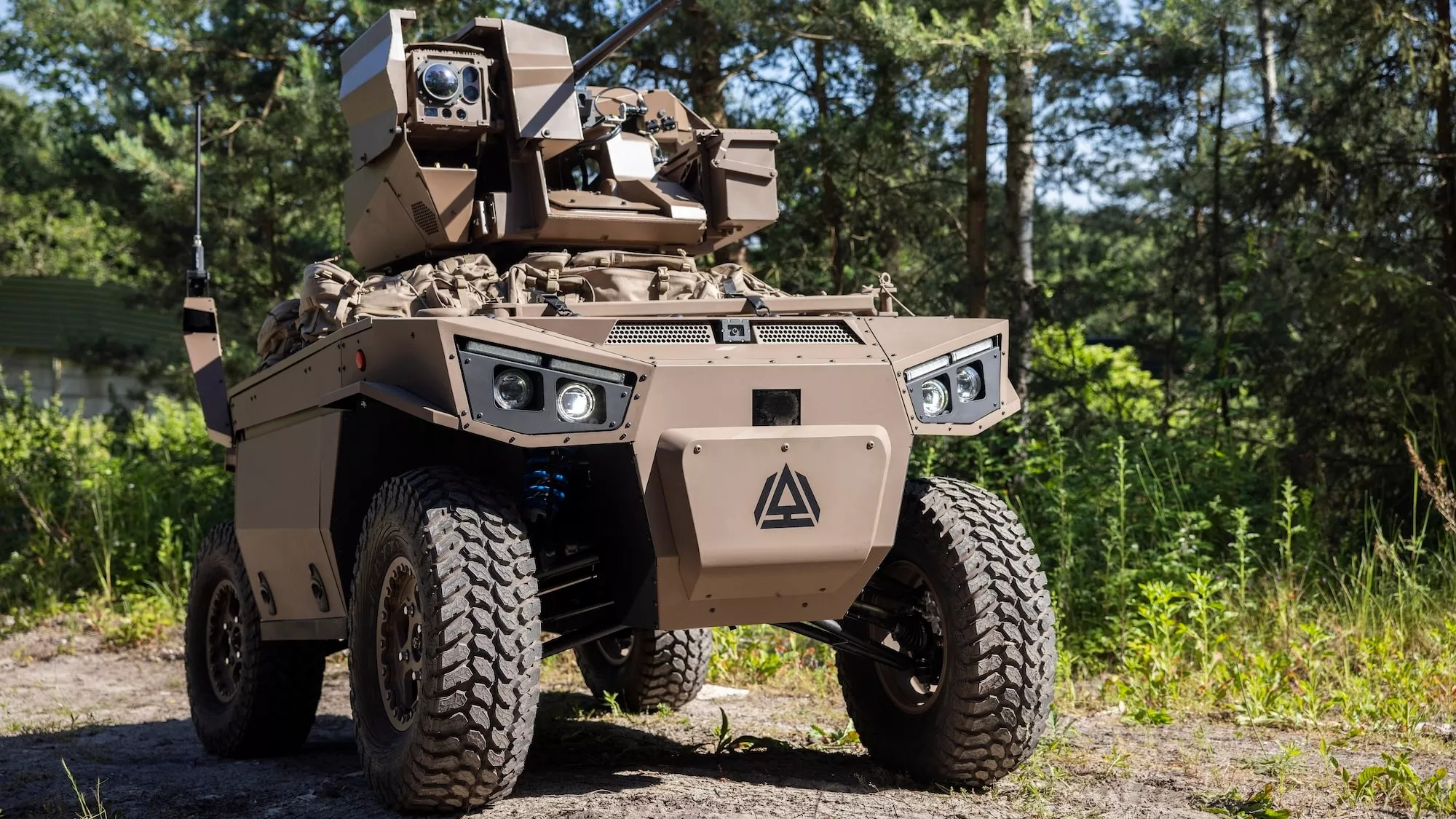 « Il pourrait être produit par milliers dans un délai de six mois » : John Cockerill se lance dans les drones militaires terrestres à bas coût