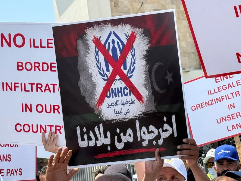 Libyans block off UN refugee office in protest against migrants