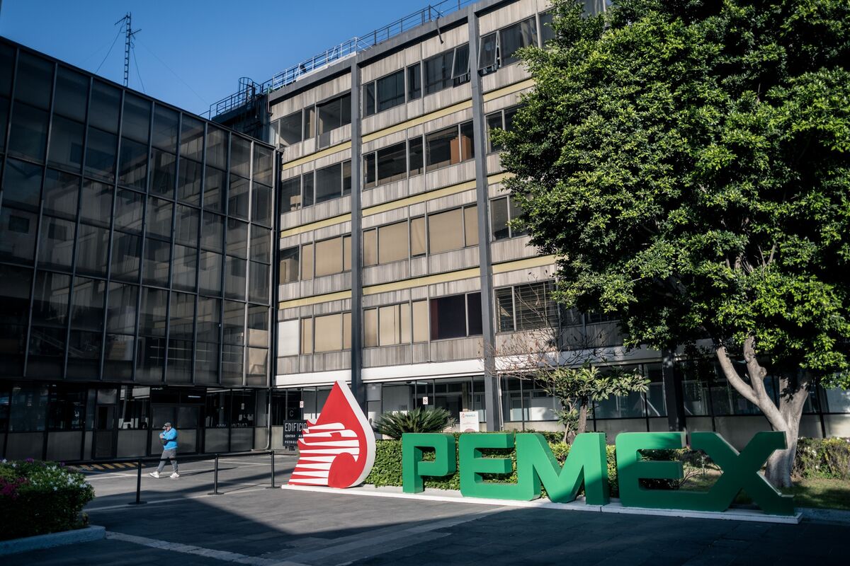 Pemex Posts Third Straight Loss After $16.5 Billion Debt Payment
