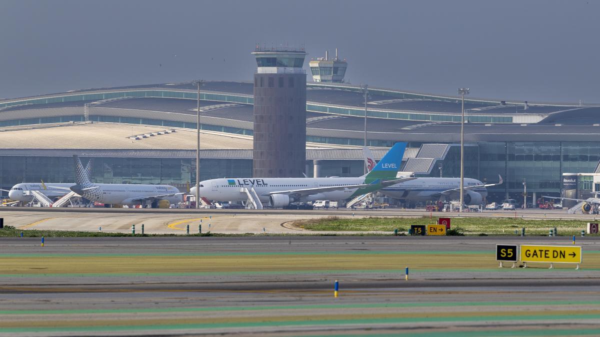 Las aerolíneas recomiendan comprar los billetes “lo antes posible” ante la crisis