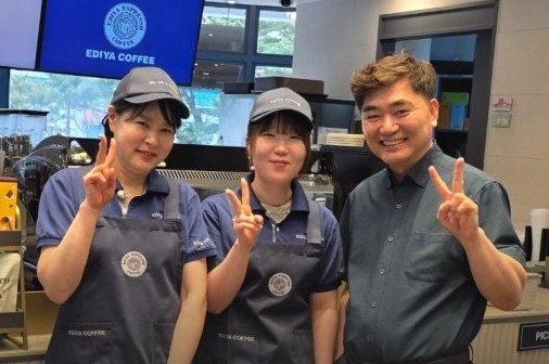 늑구 수색대에 커피 4500잔 쏜 동물원 카페 점주