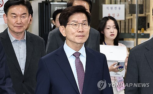 Ex-presidential candidate Kim Moon-soo fined 500,000 won for election law violation