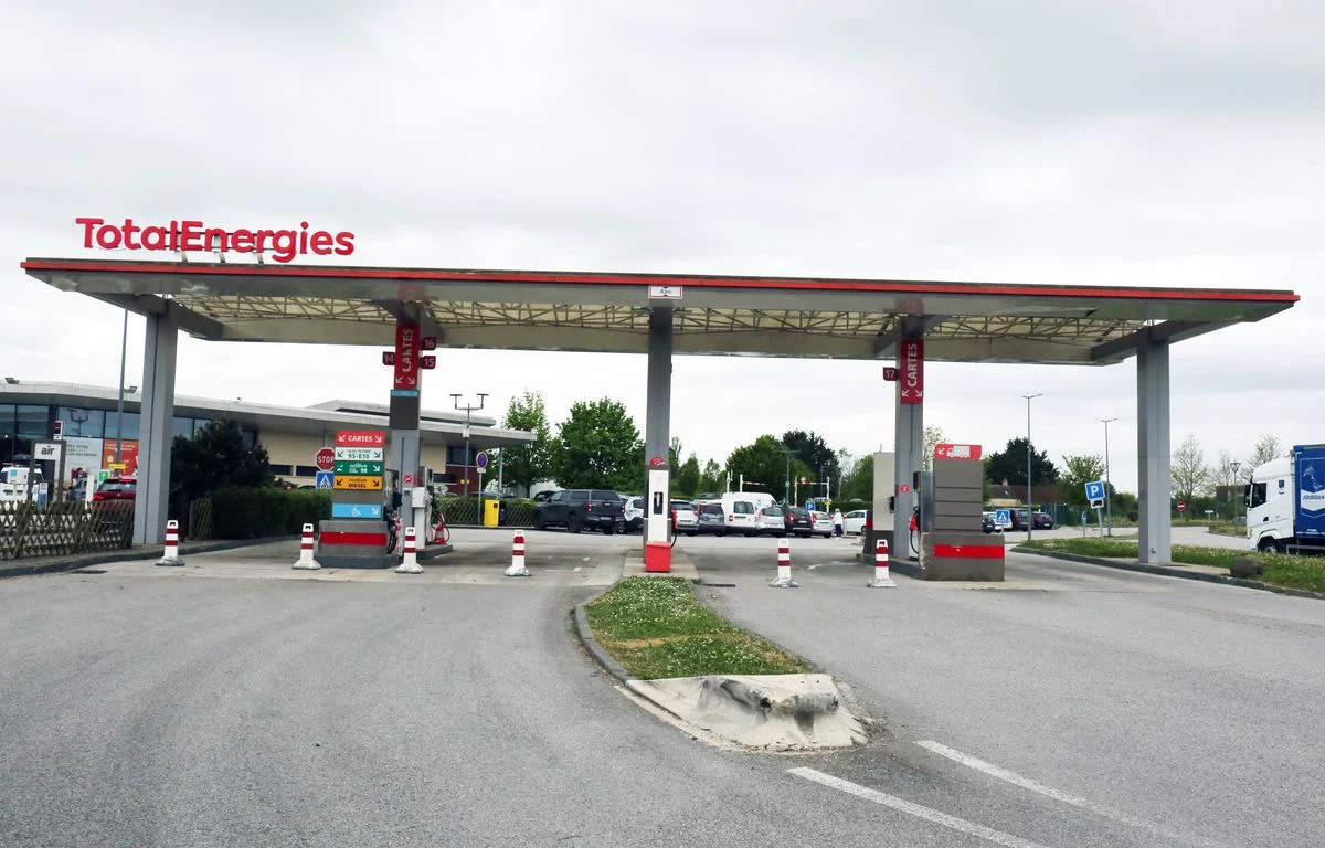 Prix des carburants : TotalEnergies continuera de plafonner les tarifs dans ses stations « tant que la crise durera »