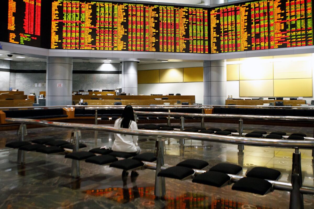 Emerging Stocks See Best Month Since 2022 Amid AI Boom, Oil Fear
