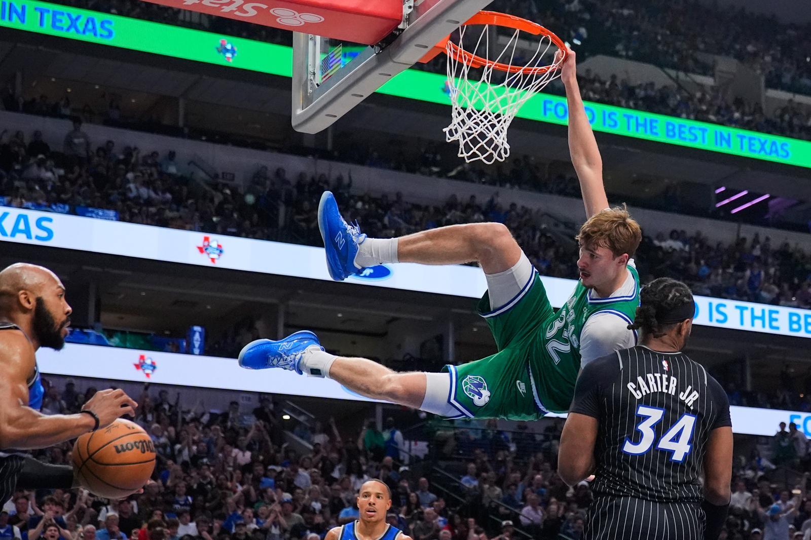 차세대 NBA 스타 플래그, 듀크대 옛 동료 크니플 꺾고 신인왕 등극