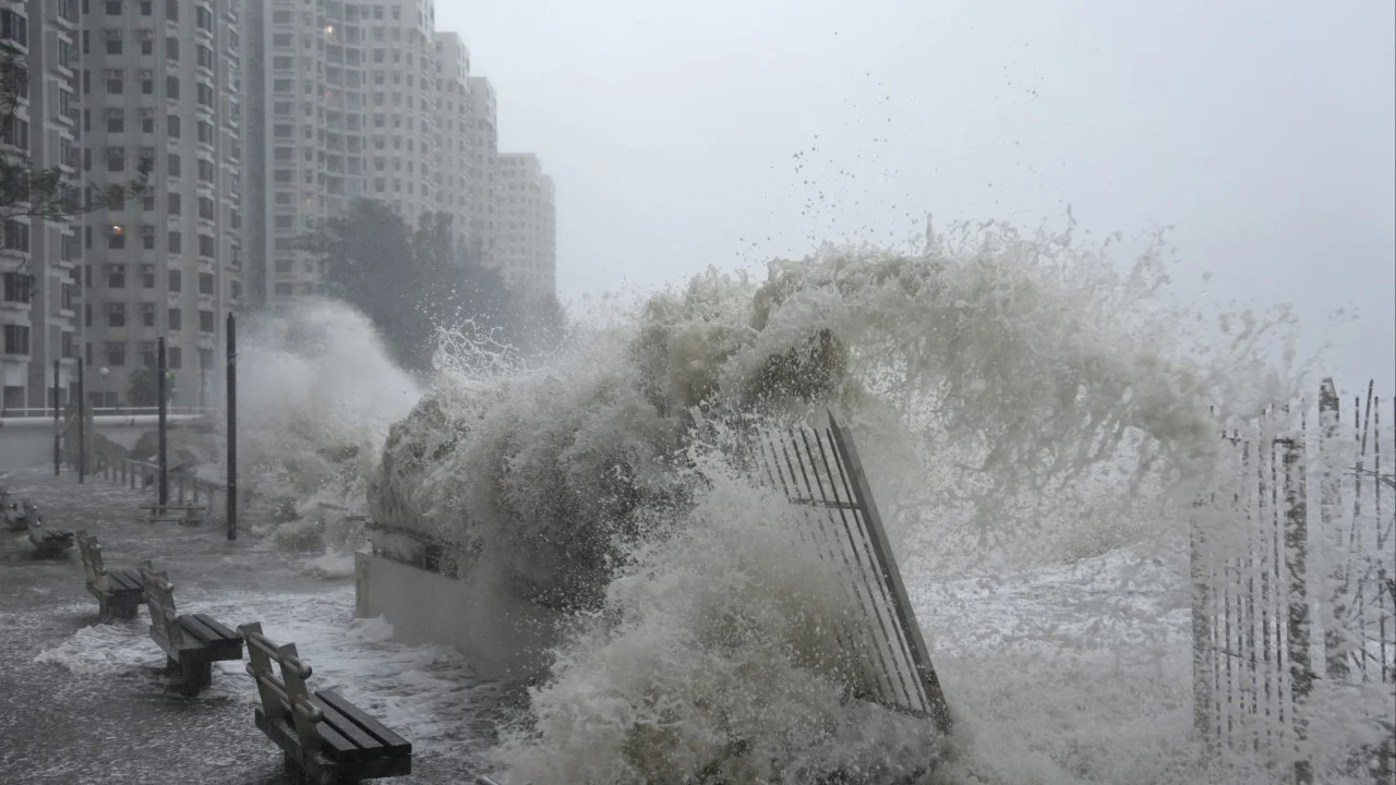 Watchdog urges Hong Kong Observatory to better explain typhoon warning decisions