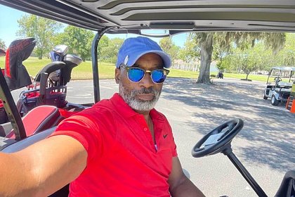 Написавший книгу о библейской любви к единственной супруге священник оказался двоеженцем