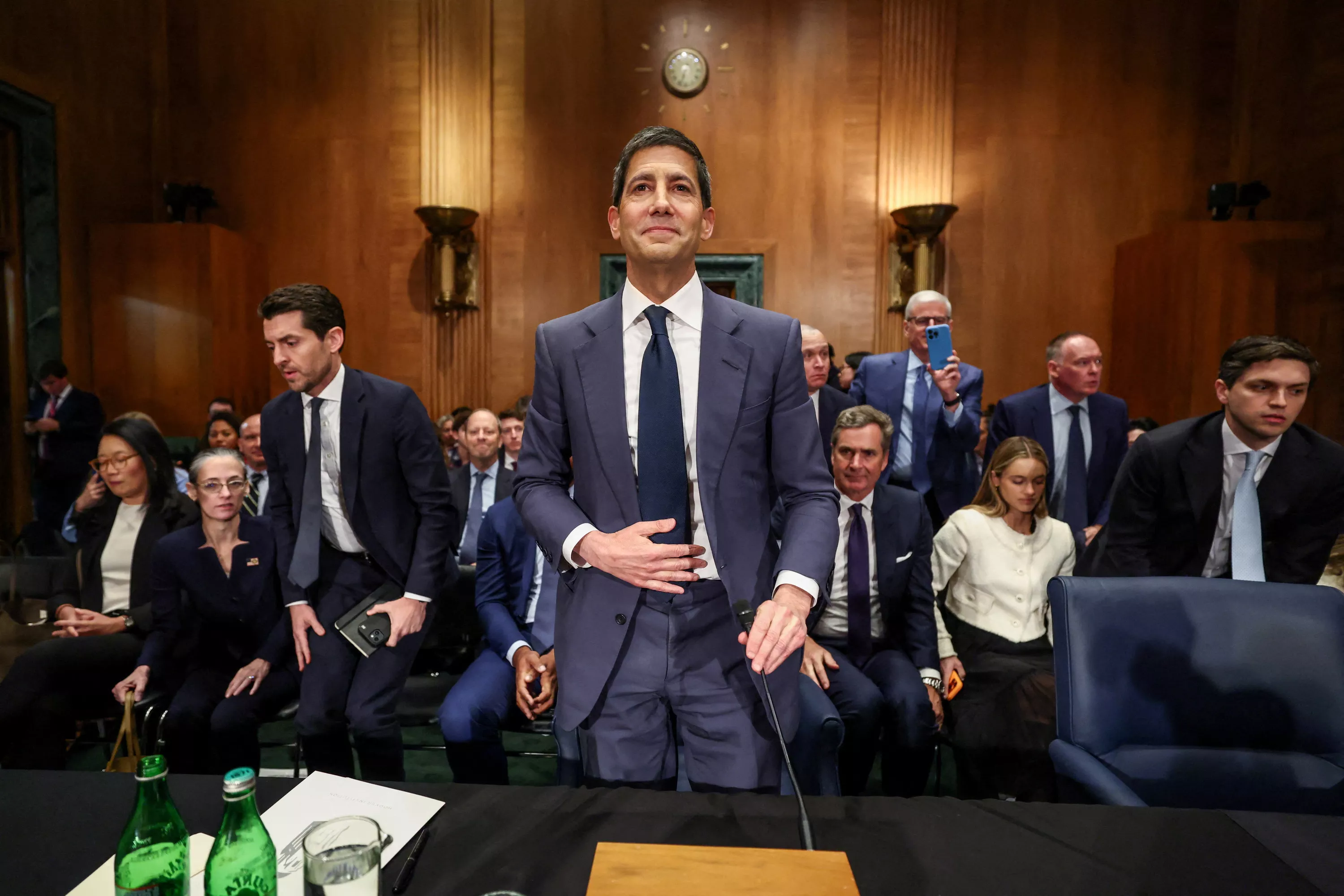Kevin Warsh, le candidat de Donald Trump pour la Fed, franchit une première étape de confirmation au Sénat