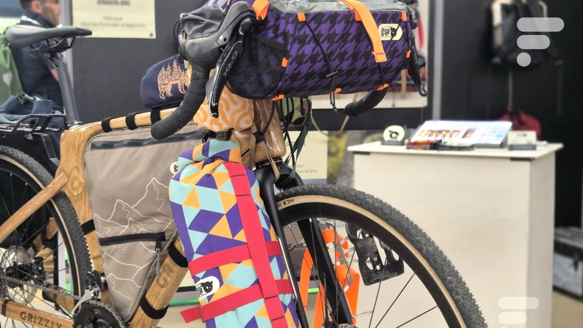 On a vu ces nouvelles sacoches vélo ultra personnalisables, réparables et artisanales : un vrai feu d’artifice de couleurs