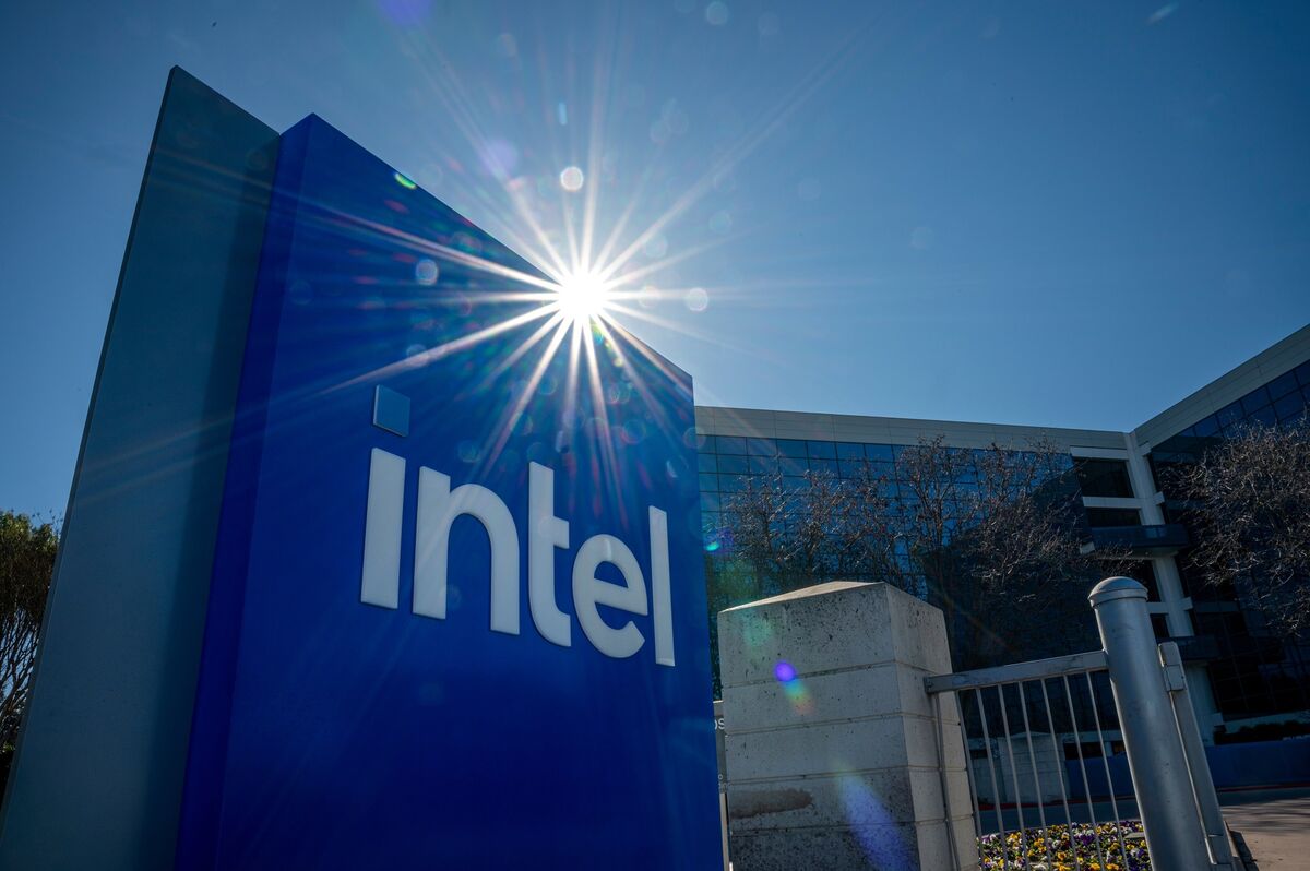 Intel Plans Multi-Billion Dollar Bond Sale Tied to Apollo Deal