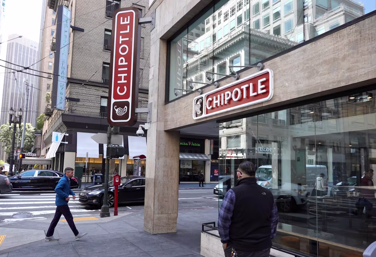 More diners are eating at Chipotle despite higher prices, bucking Wall Street’s concerns about restaurants