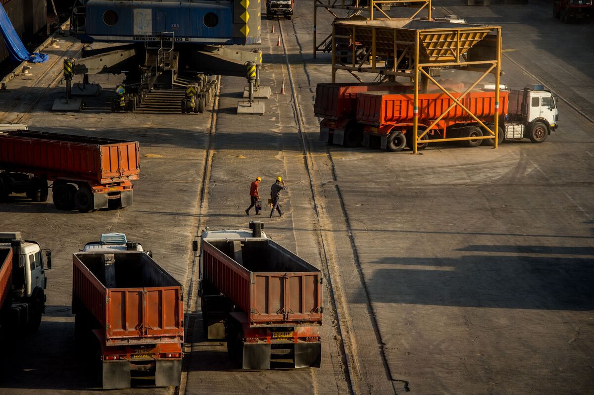 Iran Grain Flows Slump as US Blockade Cuts Access to Key Port
