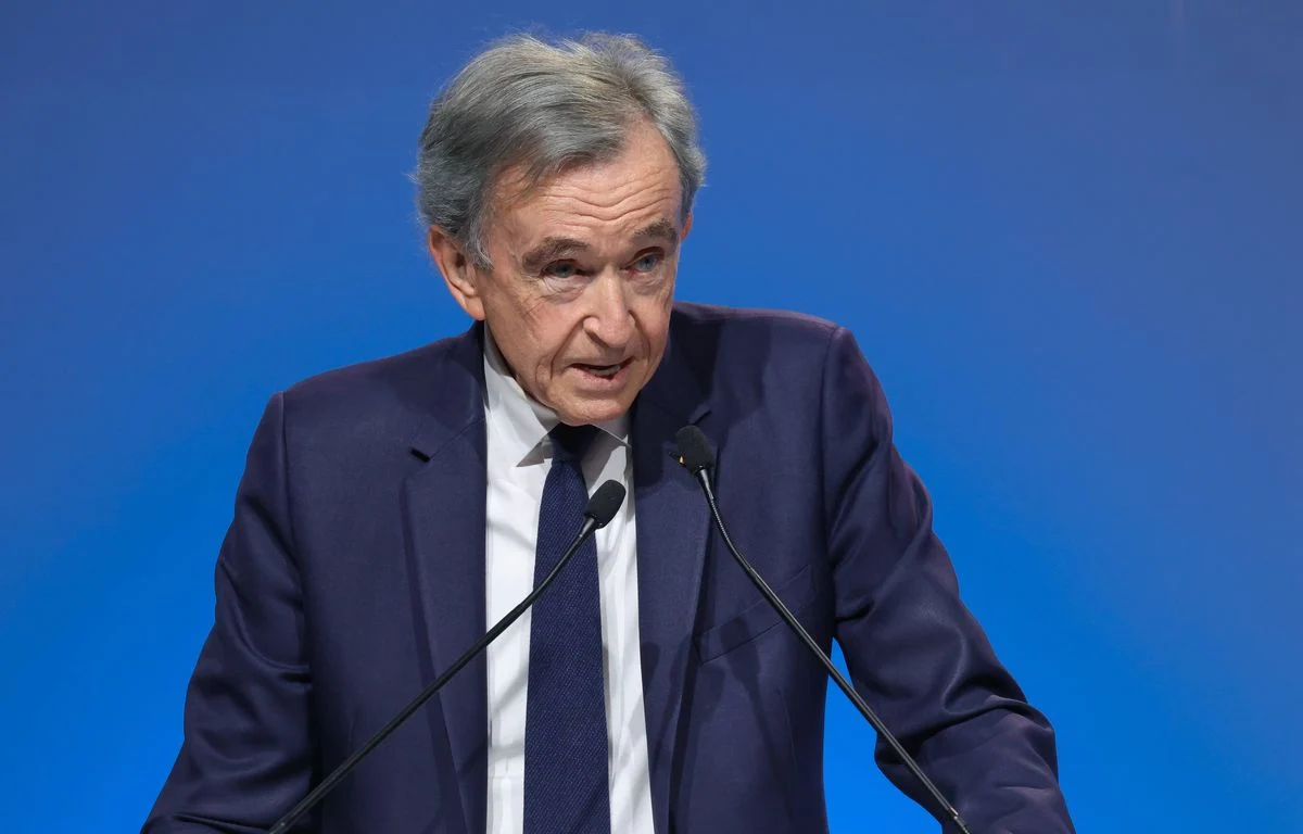 Bernard Arnault n’envisage pas de quitter la direction de LVMH avant « sept-huit ans »