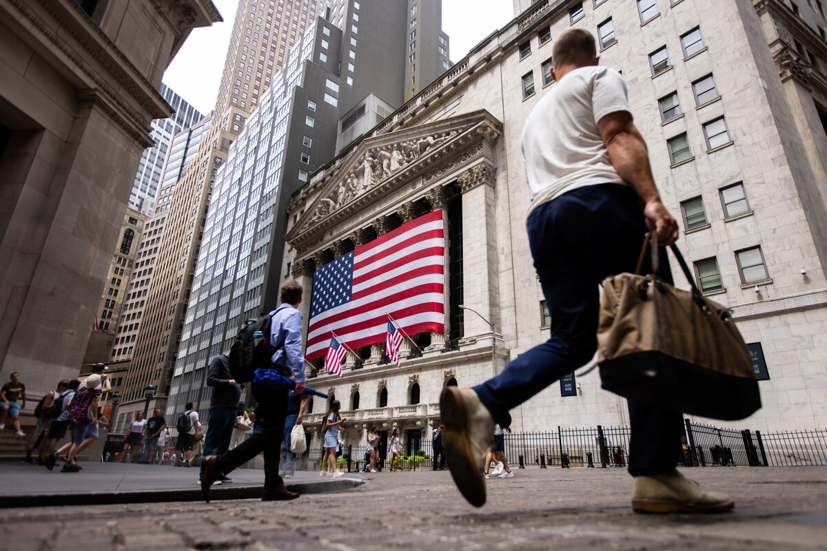 S&amp;P Weighs New Index Rules to Speed Up Addition of Mega IPOs