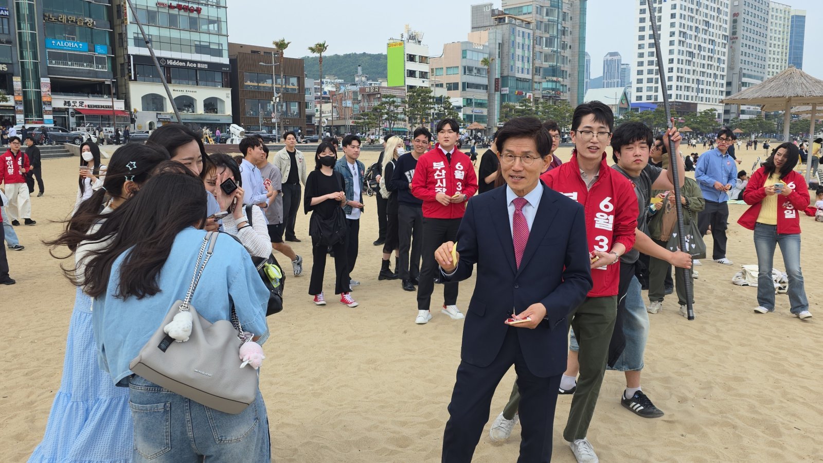 김문수, 부산서 청년들과 투표 독려…“민주주의 위해 참여 절실”