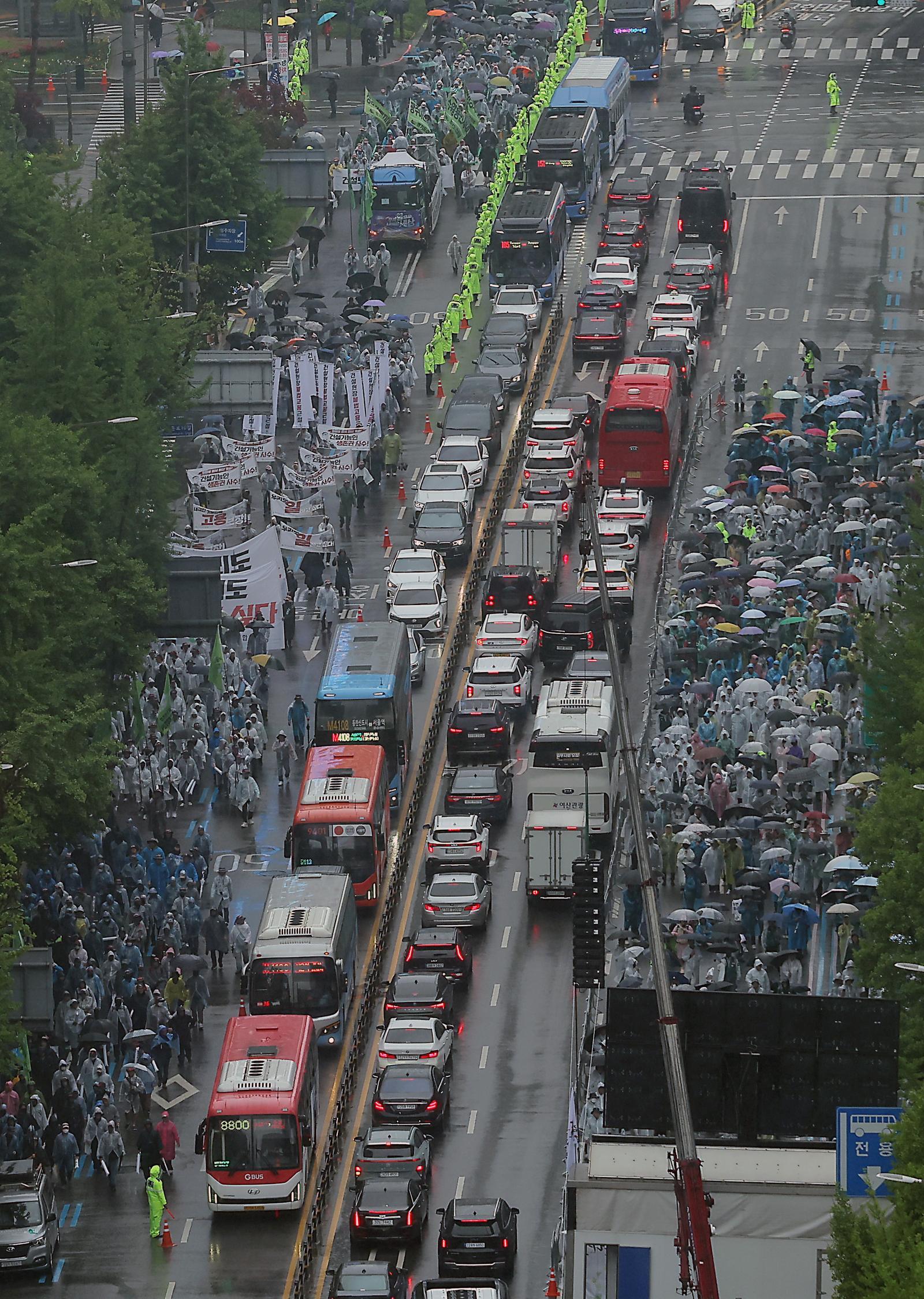 경찰 “노동절 집회 최소 경력 배치…불법엔 엄정 대응”