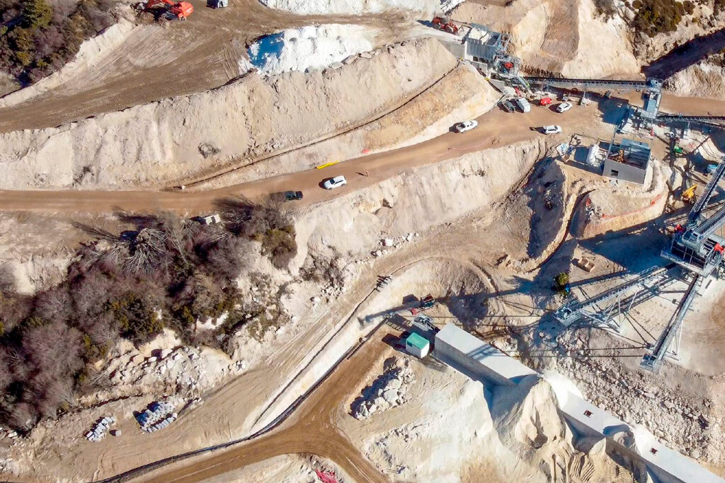 Europa necesita coltán para fabricar sus chips y lo ha encontrado en un lugar inesperado: un pueblo de Ourense