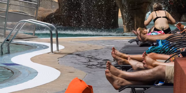 Des vacances d’été sans trop dépenser et à proximité : « Seuls 37 % des Français se déclarent certains de partir », selon une étude