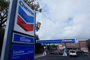 Chevron lucra mais que o esperado no 1º tri, a US$ 2,21 bi, mas receita decepciona