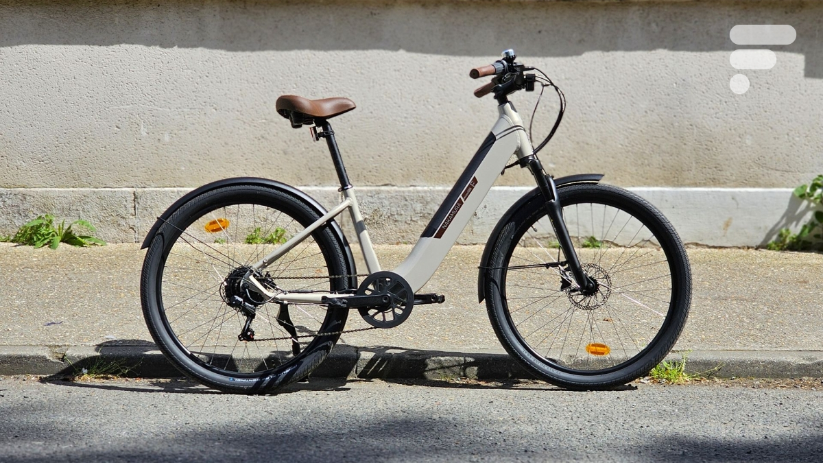 On a roulé avec le nouveau vélo électrique Intersport à moins de 1000 euros : il devrait tout cartonner en 2026