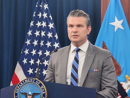 (LEAD) Hegseth calls for allies' role in Strait of Hormuz, says 'time for free riding is over'