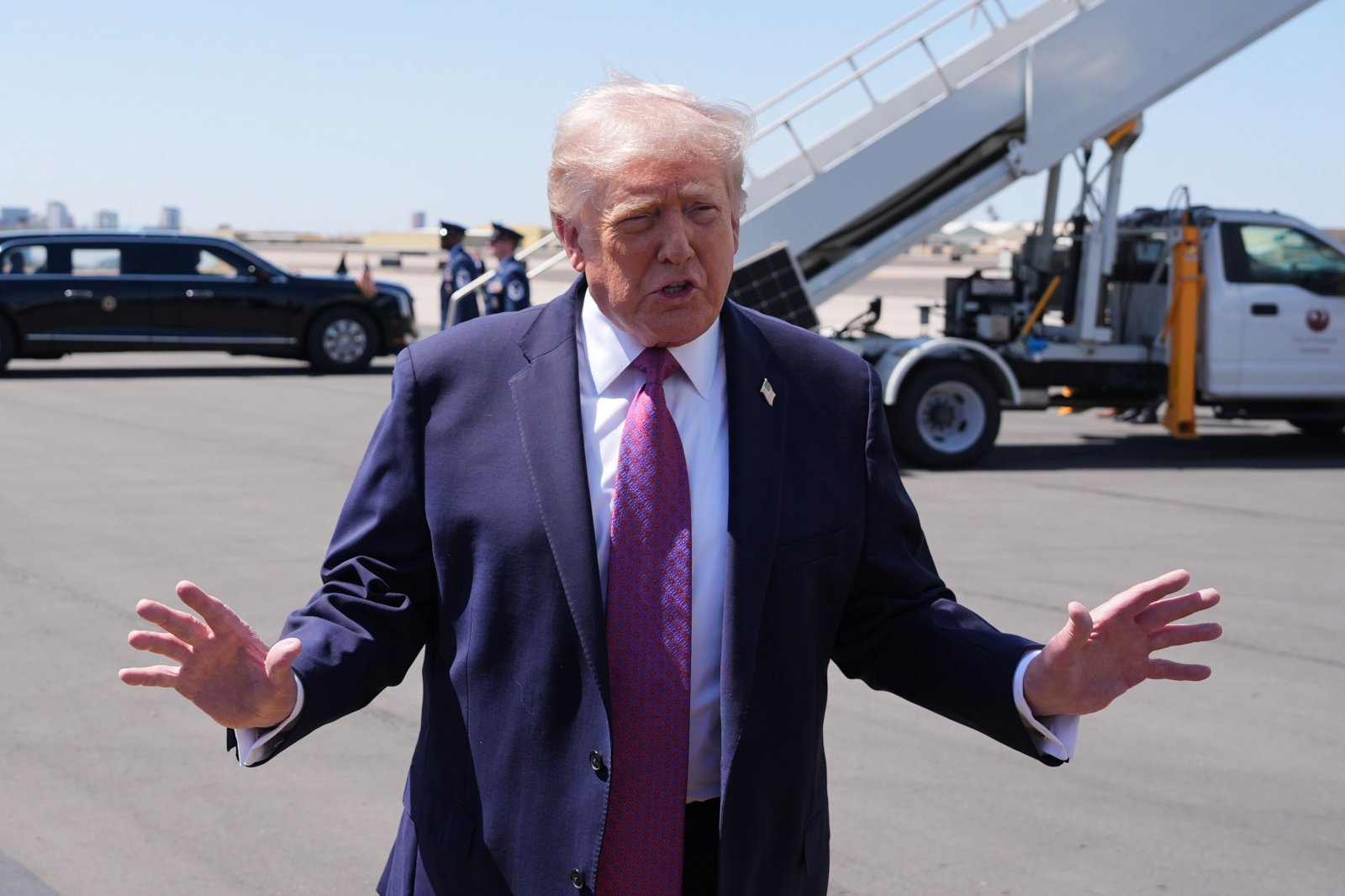 “호르무즈 열겠다”던 트럼프…통행량 ‘0’, 사상 첫 폐쇄 위기