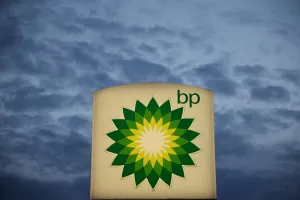 Lucro da BP supera expectativas e atinge US$ 3,2 bi no 1º tri, maior valor desde 2023