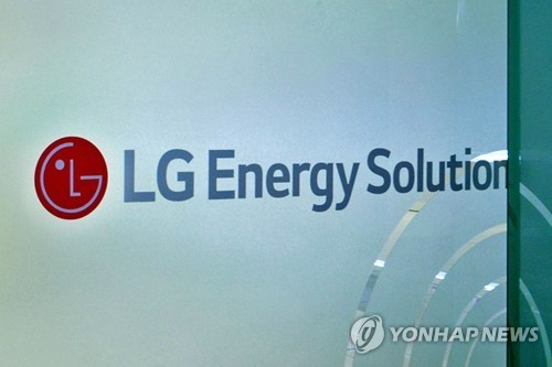 (2nd LD) LG Energy Solution swings to Q1 loss amid EV market slowdown