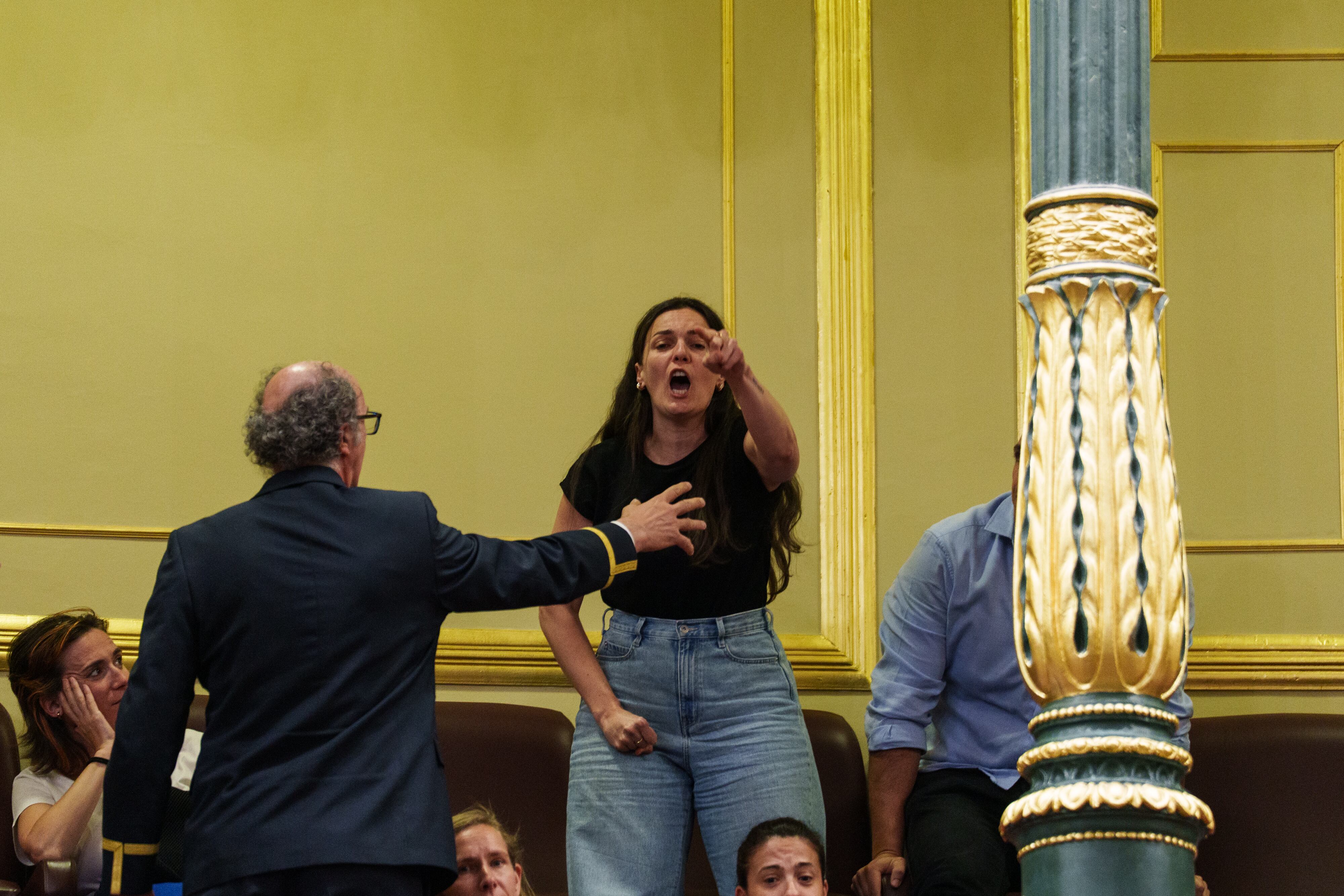 La vida cañón y la prioridad nacional; enfrentar con la vivienda y la bandera
