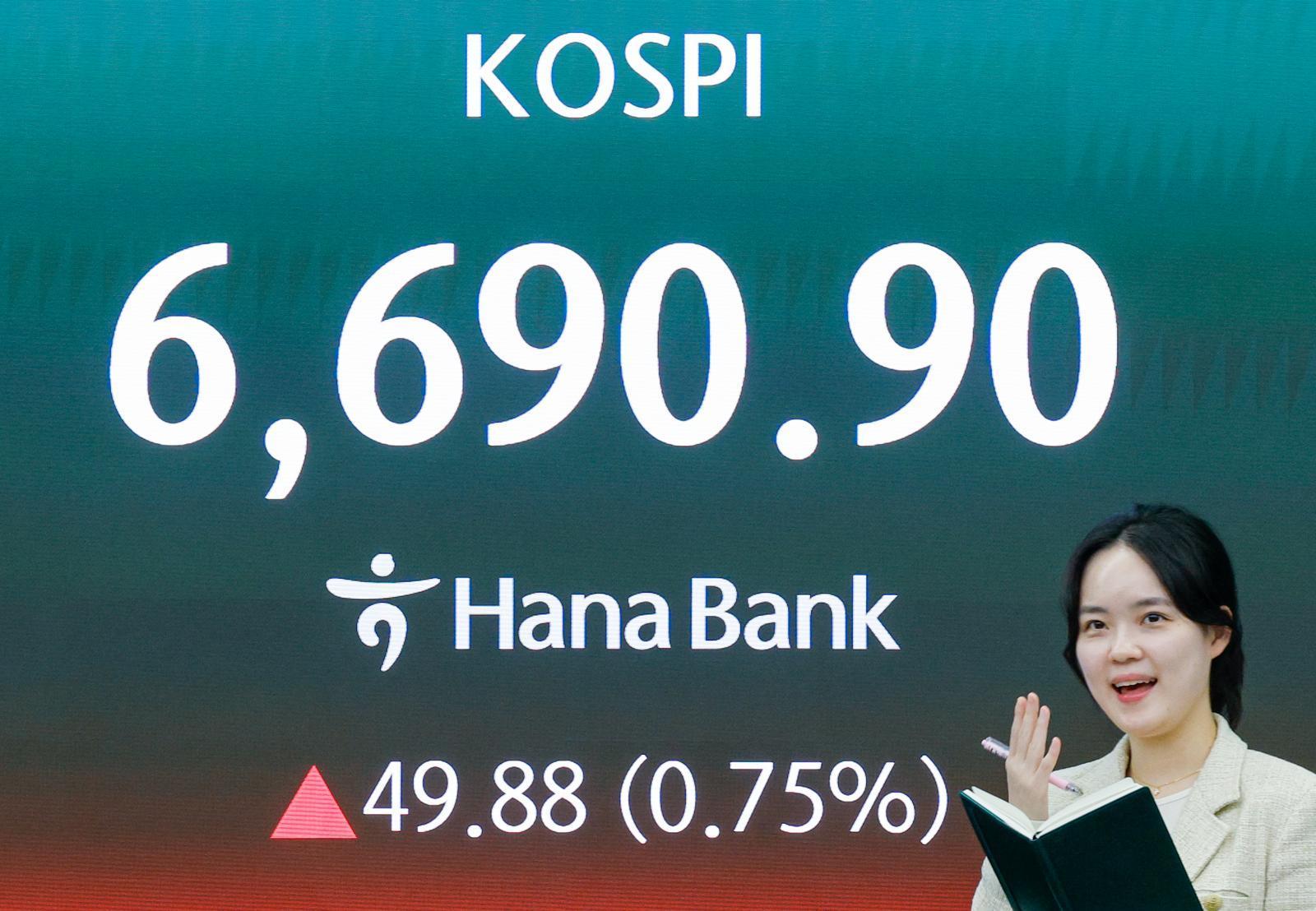 코스피 3거래일 연속 사상 최고치…‘칠천피’ 310포인트 남았다