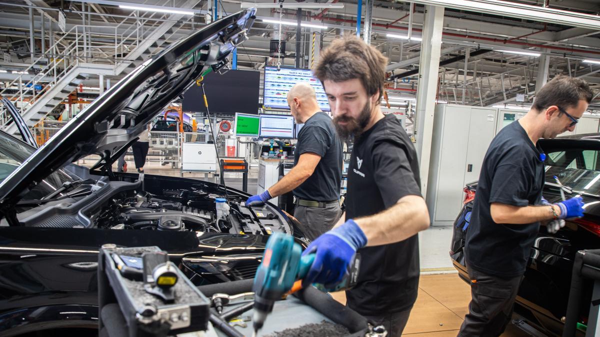 La producción de coches cae un 3% en el primer trimestre por la frágil demanda europea