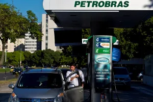 XP: Impostos menores sobre combustíveis podem abrir espaço para reajuste da Petrobras