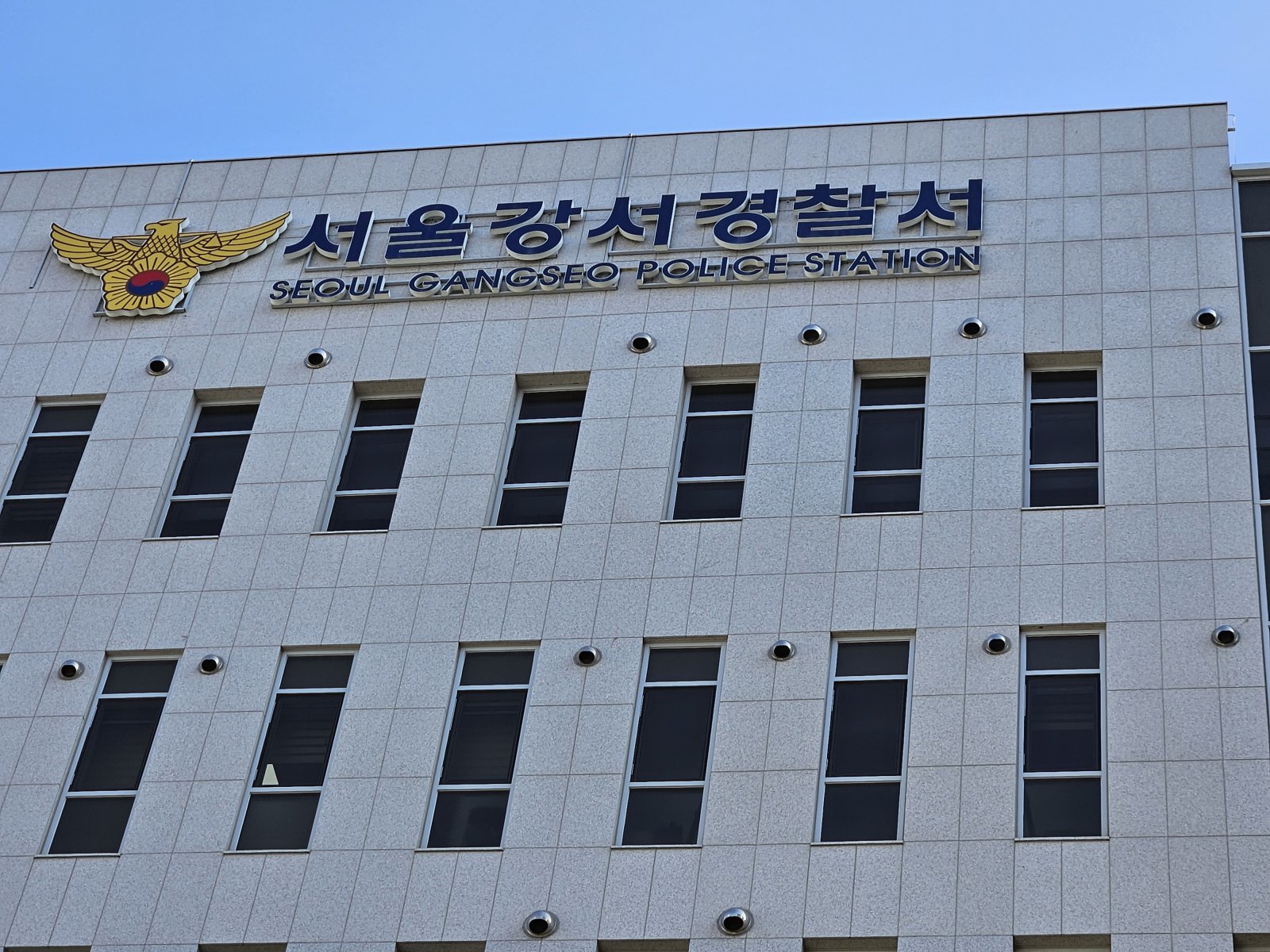 “이재명 대통령 잡으러 간다”…협박 글·장검 사진 올린 50대 검거