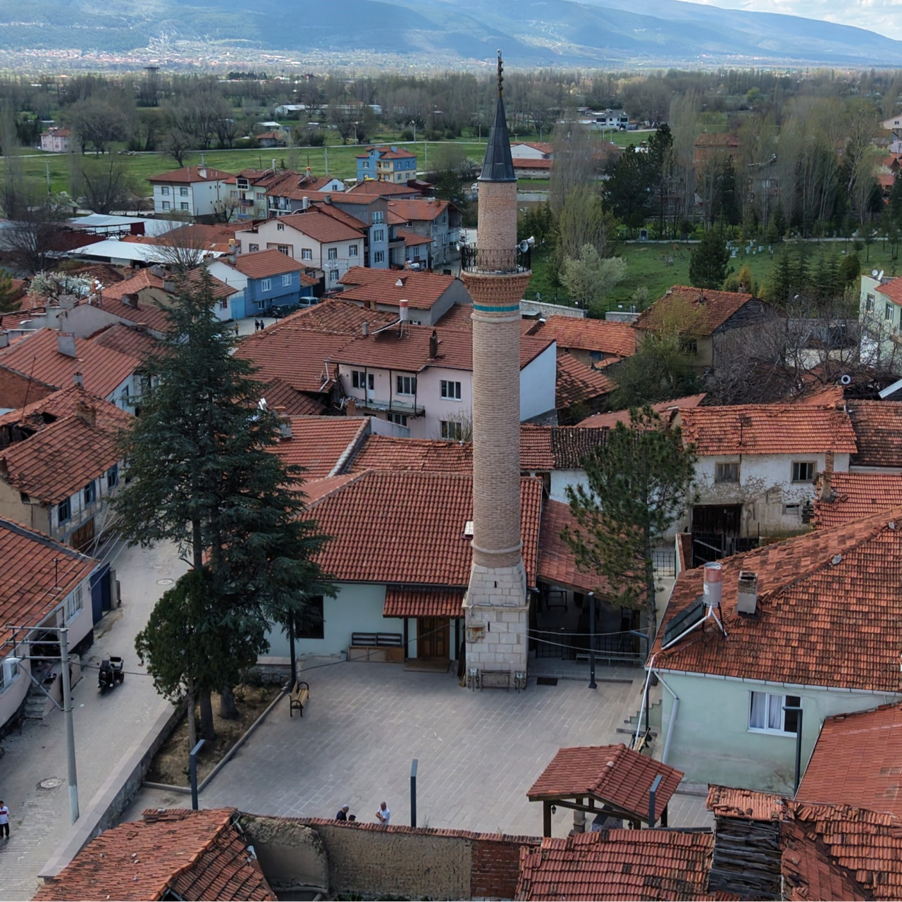 300 parçaya ayrılmış! Caminin duvar boşluğunda bulundu