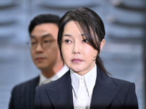 Coreia do Sul: ex-primeira-dama pega 4 anos de prisão por manipular ações e suborno