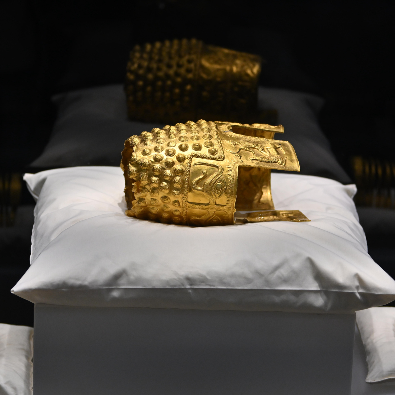 Müzeden çalınmıştı! Altın miğfer görücüye çıktı