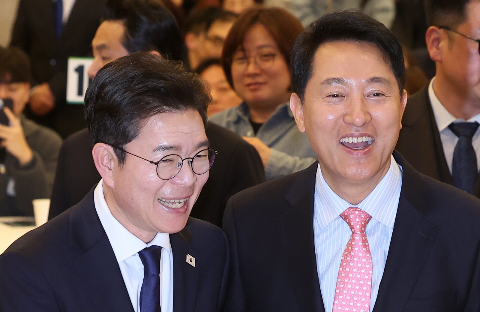 鄭 “서울형 유연근무 확대” 吳 “노동약자 입원비 지원”