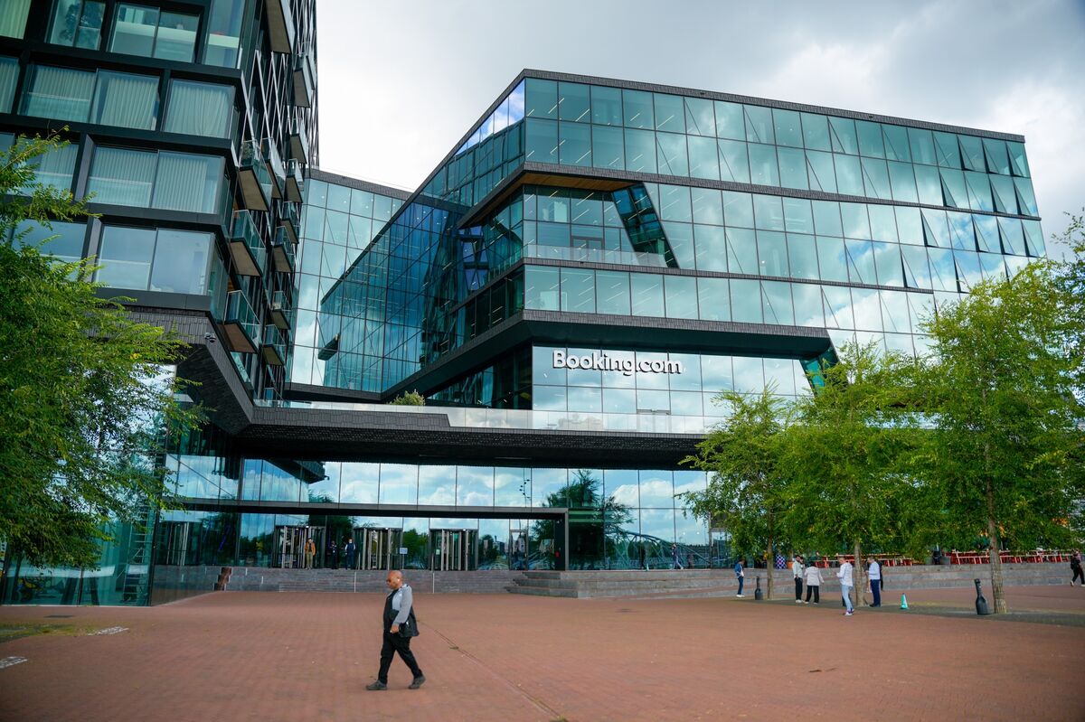 Booking Slides as Second-Quarter Guidance Misses on Mideast