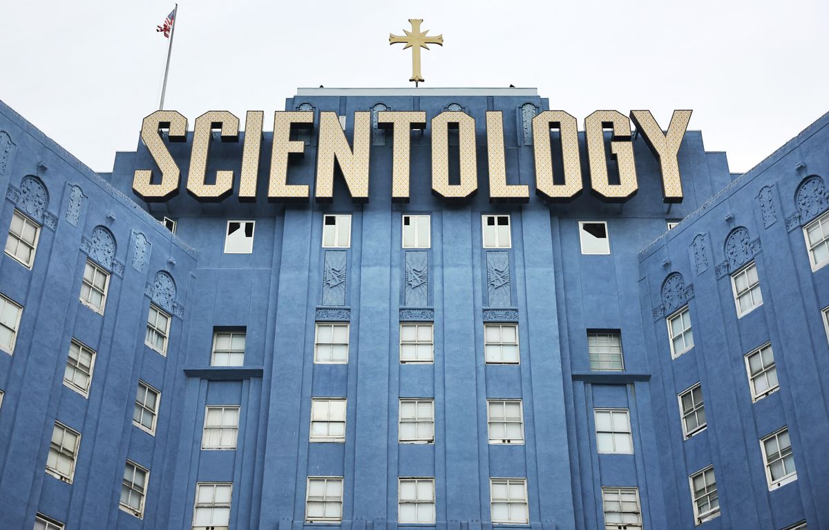 C’est quoi cette trend de s’introduire dans des églises de scientologie (de préférence le plus vite possible) ?