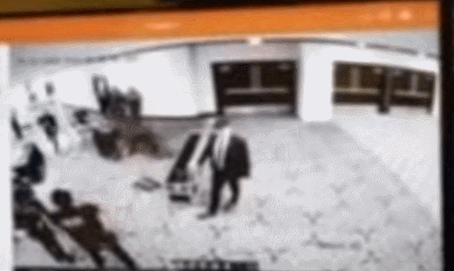 총격범은 美 명문 칼텍 출신 31세男… 산탄총 등 들고 검색대 돌진